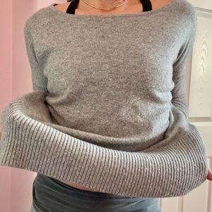 DVF EUC beautiful cashmere long sleeved sweater.
